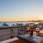 The Blue Pearl 3 Apartment *